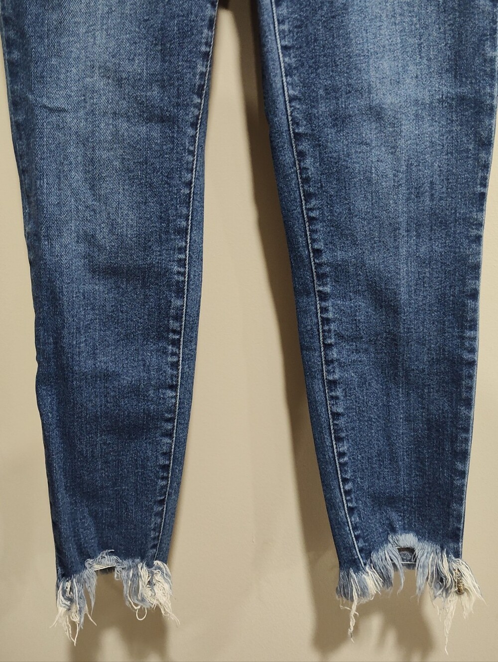 Judy Blue Jeans Women's 7/28 Skinny Fit Medium Wash Blue Jeans JB8842 - Picture 3 of 14